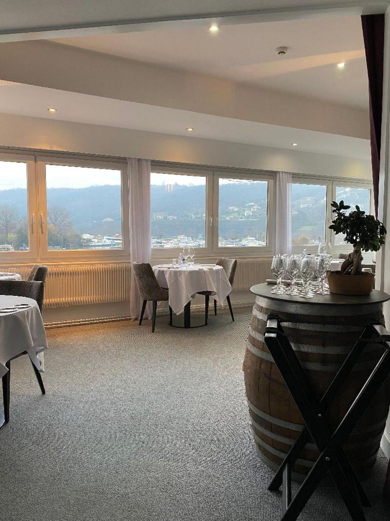Hôtel Le Bellevue Les Roches-de-Condrieu Buitenkant foto