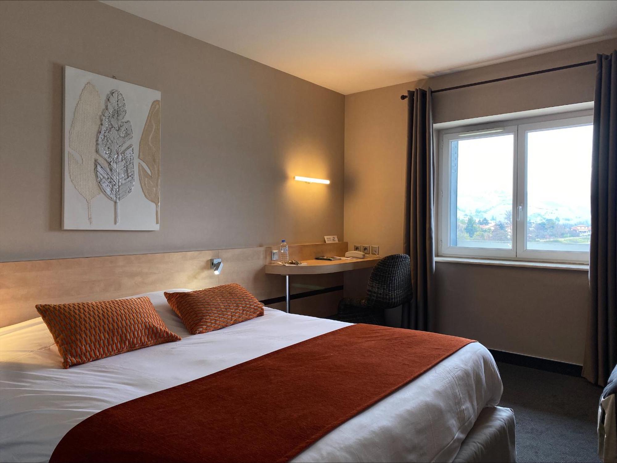 Hôtel Le Bellevue Les Roches-de-Condrieu Buitenkant foto